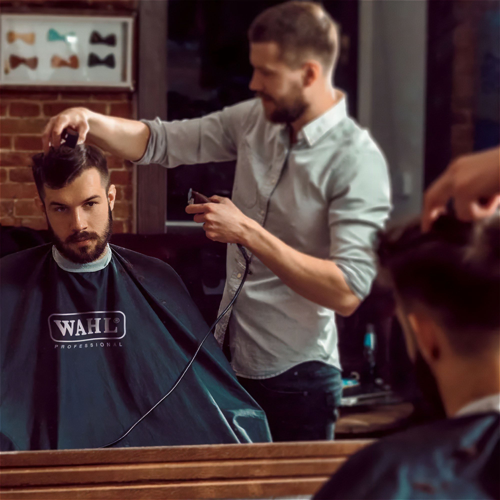 Wahl - Barber Hairdressing Hair Cutting Capes & Gowns Black